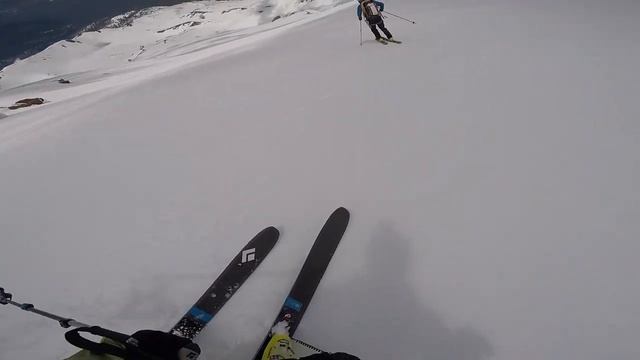 Mount Shasta West Face ski descent - June 2nd 2019 смотреть онлайн