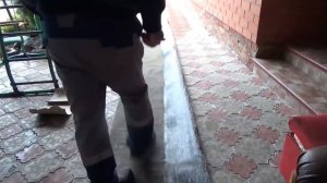 Как разрезать рулон рубероида, абсолютно легко!
