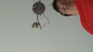 Замена люстры в спальни своими силами.Вернее  женщина я мене 60 лет и меняю люстру.