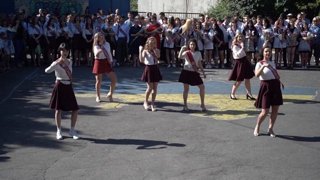 ТАНЕЦ НА ПОСЛЕДНИЙ ЗВОНОК 11 - А класс