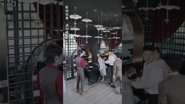 送外賣途中，灰姑娘隨手救了一人，沒承想這人竟然是瀾城首富。他亦是商界帝王般的存在，傳聞他心狠手辣、不擇手段，眼中隻有利益沒有親情。#霸道总裁 #虐戀 #灰姑娘 #甜寵 смотреть онлайн