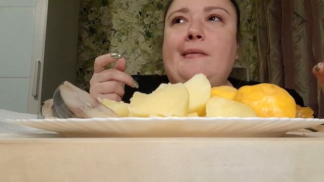 Мукбанг ???Скумбрия,Картоха,Помидорчики,Патисончики??? смотреть онлайн