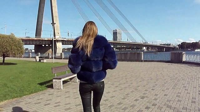 Fur coat fox fur Italy Saga Royal Fox, length 60 cm. смотреть онлайн