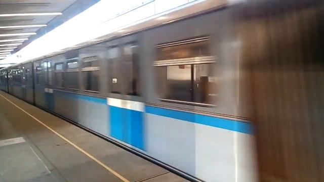 Прогудел! Метропоезд Русич отправляется со станции метро Кунцевская. смотреть онлайн