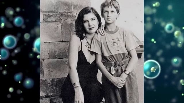 РАЗБИВАЕТ ЖЕНСКИЕ СЕРДЦА! Вы не поверите как выглядит сын Веры Сотниковой смотреть онлайн