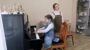 Гайдей Марина, М. Качурбина "Мишка с куклой пляшут полечку", вокал Котова София