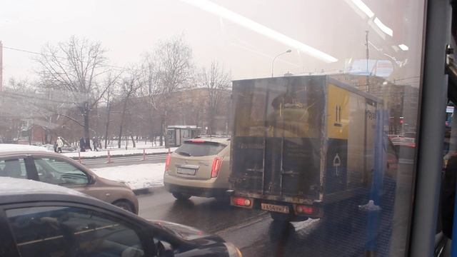 По зимней Профсоюзной улице - от "Новых Черемушек" до "Академической" на автобусе КМ смотреть онлайн