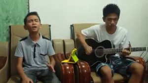 парень классно спел под гитару