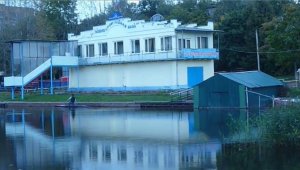 Незабываемый отдых на водной спортивной базе: Пляж на берегу реки!