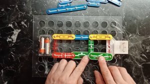 электронный конструктор - зарядка и разрядка конденсатора