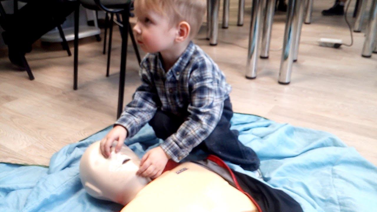 Сердечно-лёгочная реанимация. Папкин сын. смотреть онлайн