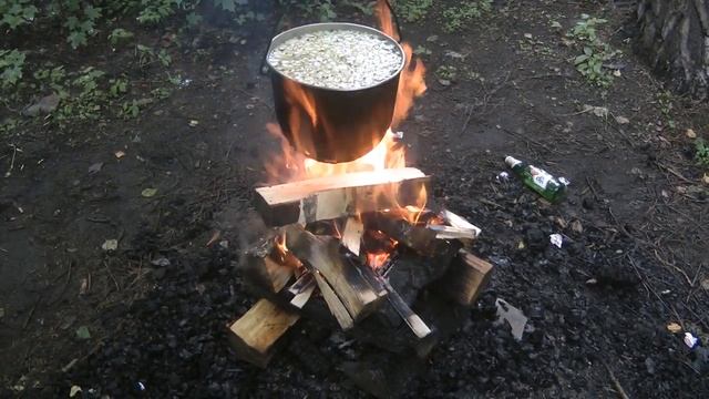 котелок на костре смотреть онлайн