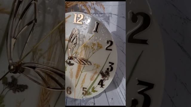 Волшебные часы из эпоксидной смолы и сухоцветов смотреть онлайн