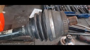 Audi a4 b7.  2007 г.S Line . Замена передних стоек ,шруса , передней ступицы. Спортивная подвеска .