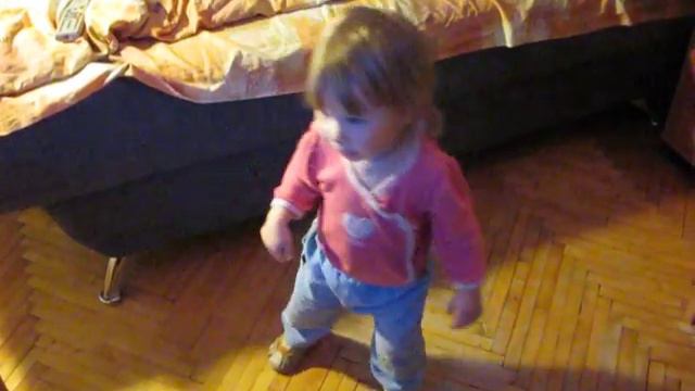 Ксюша танцует под музыку из "Реальных пацанов" смотреть онлайн