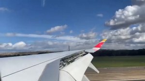 Iberia Airbus A350 aterrizando en Madrid Barajas