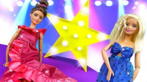 Показ мод и БАРБИ. Игры для девочек в куклы Барби. Крутые ОДЕВАЛКИ и новый подиум Barbie