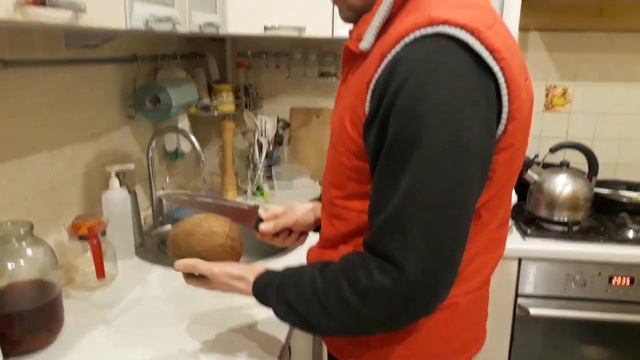 Расколоть кокос, просто #ukraine #днепр смотреть онлайн