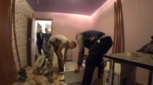 Сдали объект.Сломали ножку у тумбы.