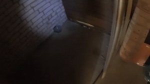Туалет в гараже в шкафу купе.