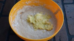 Дрожжевые ржаные оладьи с яблоком