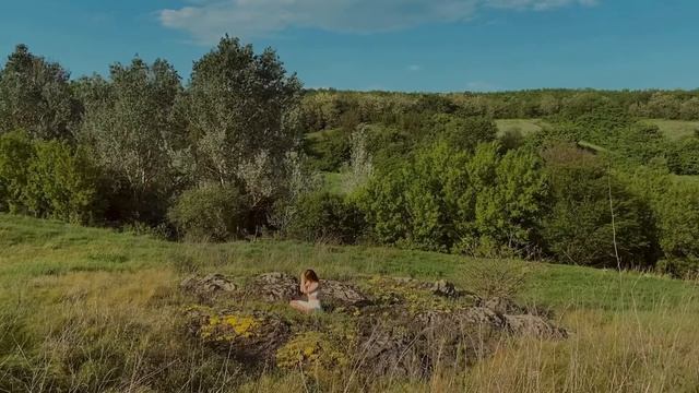 МЕДИТАЦИЯ ДЛЯ ЖЕНЩИН | наполнение женской энергией | любовь к себе | 10 минут в мурашках FLOW