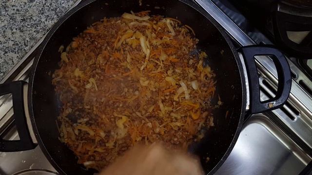 ?Гречку не уминали так быстро. Гречка с овощами.  Это ??Два варианта. Вегетариан и........