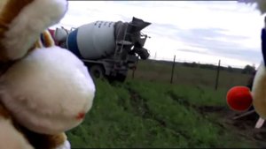 Машина БЕТОНОМЕШАЛКА. Строим дом