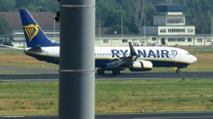 INAUGURAL FLIGHT! RYANAIR Landing at Berlin Tegel Airport (TXL) | Boeing 737-800 | EI-DYW