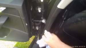 Лайфхак по смазке дверных петель и замков автомобиля.