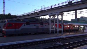 Прибытие ЭП1М-748 с поездом №318 Саратов — Новороссийск