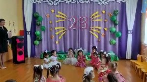 Танец с цветочками, младшая группа