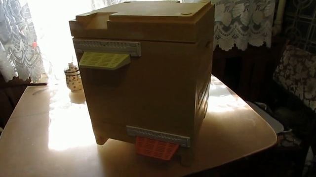 нуклеус для облета маток от фирмы BienenHaus на высоту рамки 230 мм - часть 4 - верхний леток смотреть онлайн