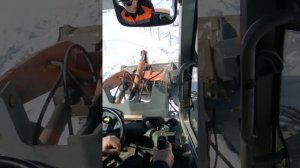 Работа гидростатической трансмиссии на стареньком Atlas AR-60