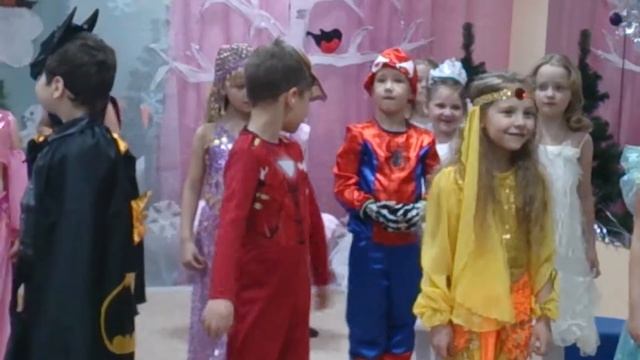 Новогодний праздник . Встречаем Новый год с детьми в дет саду