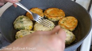 Пышные оладьи на кефире с зелёным луком и яйцом