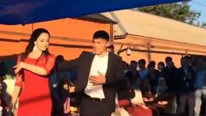 ЧЕЧЕНКА В КРАСНОМ ПЛАТЬЕ КРАСИВО ТАНЦУЕТ