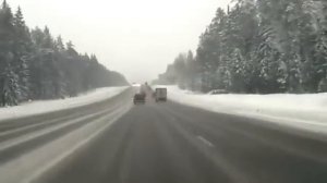 Nissan Navara 24.02.12 вынесло под фуру жесть