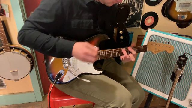 1993 Fender Japan Mini Stratocaster electric guitar смотреть онлайн