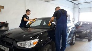 Работаем быстро :) Установка лобового стекла на Mitsubishi ASX