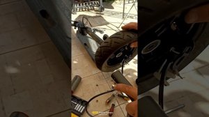 Замена камеры в переднем колесе электросамоката. Front tire replacement electric scooter