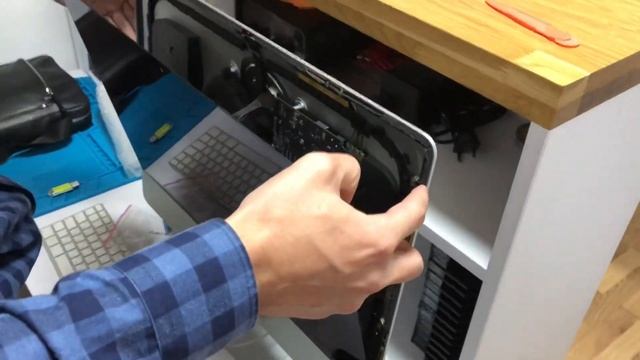 iMac 21,5 замена hdd на ssd. Расклейка