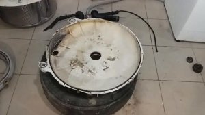 Стиральная машина Ardo сильно шумела и стучала во время отжима.