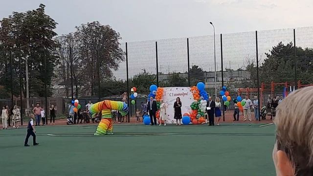 Ведём Эву в 1"Я" класс в Краснодаре//Отмечаем праздник. смотреть онлайн