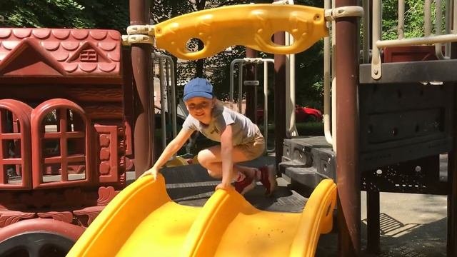 Алиса на детской площадке #дети #детскиеплощадки