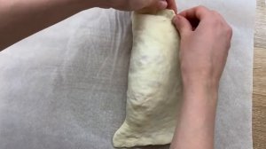 Кальцоне с курицей и сыром. Закрытая пицца. Сочная пицца.