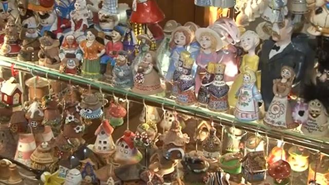 1235 экземпляров. Семья Генец коллекционирует колокольчики смотреть онлайн