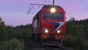 "На закате дня". ТЭП70БС-056 с пригородным поездом Екатеринбург-Пасс. - Алапаевск