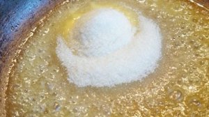 Банановый десерт с мороженым