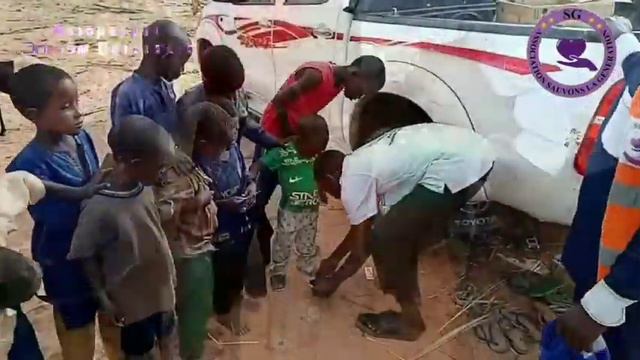 🎁 НИГЕР || 02/06/2020 || Раздача одежды нуждающимся в деревне TANARÉ смотреть онлайн